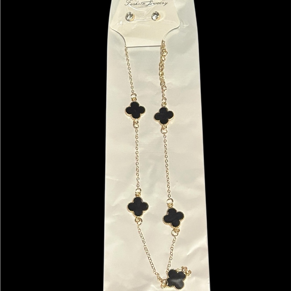 Elegant Black and Gold Necklace
